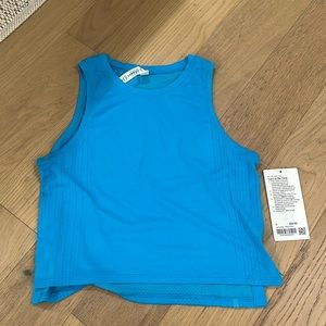 Lululemon train to be top in turquoise size 4 brand new with tags, never worn